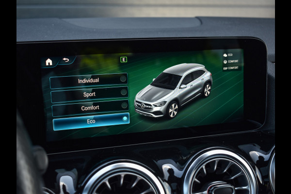 Mercedes-Benz GLA 200 AMG LINE EDITION ONE | PANORAMADAK | CAMERA | FULL-LED | STOELVERWARMING | SPORTSTOEL | CARBON INLEG | AMBIANCE INTERIEUR |