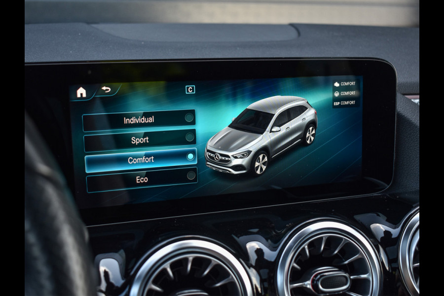Mercedes-Benz GLA 200 AMG LINE EDITION ONE | PANORAMADAK | CAMERA | FULL-LED | STOELVERWARMING | SPORTSTOEL | CARBON INLEG | AMBIANCE INTERIEUR |