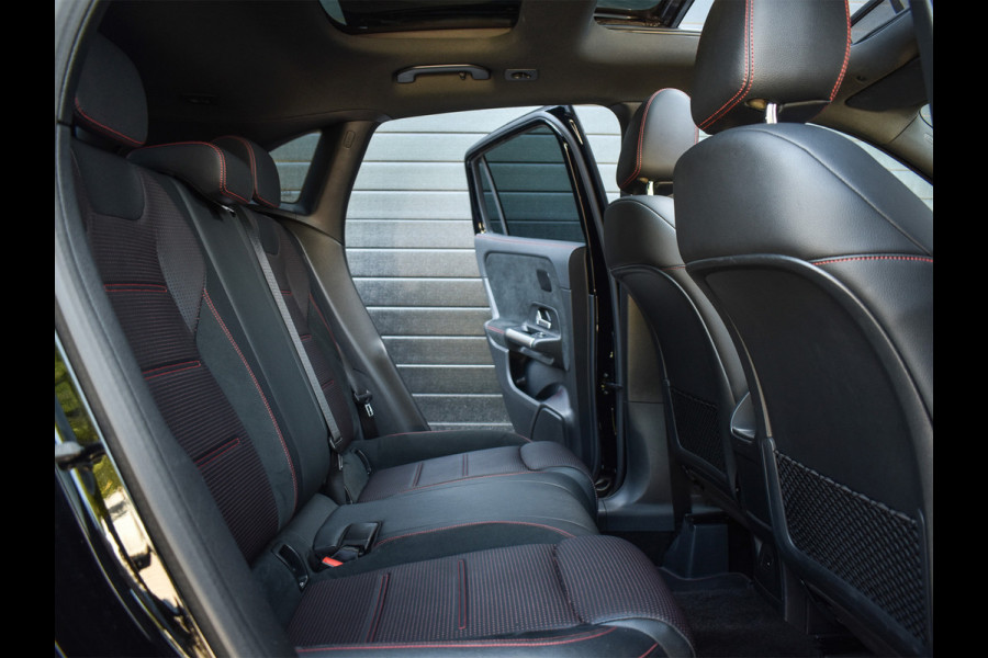 Mercedes-Benz GLA 200 AMG LINE EDITION ONE | PANORAMADAK | CAMERA | FULL-LED | STOELVERWARMING | SPORTSTOEL | CARBON INLEG | AMBIANCE INTERIEUR |