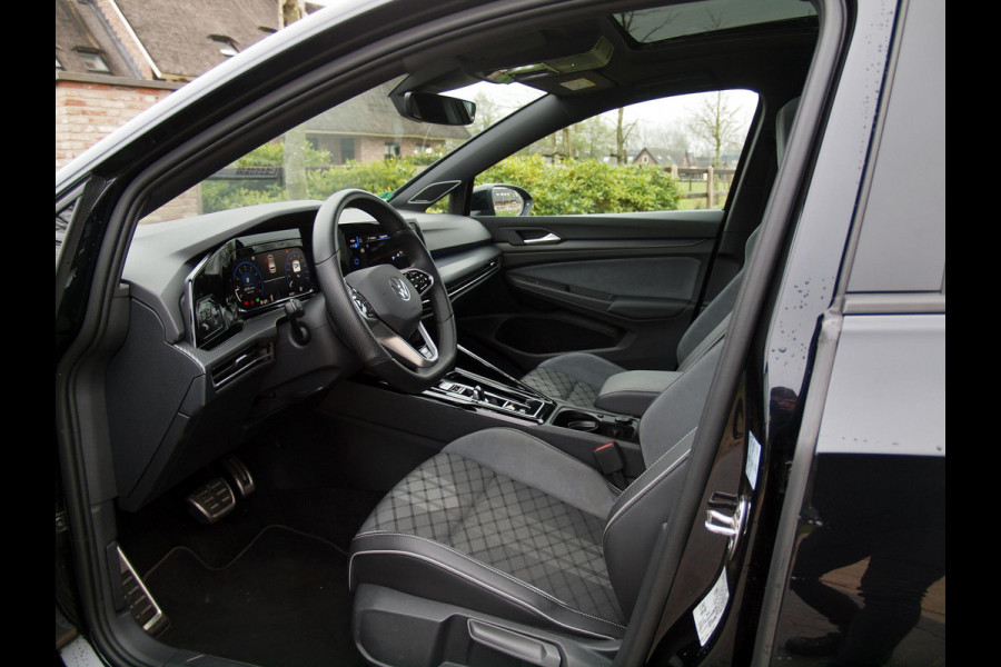 Volkswagen Golf 2.0TSI 190PK DSG | Schuifdak | Apple Carplay | Camera | Matrix-LED verlichting | Harman Kardon |