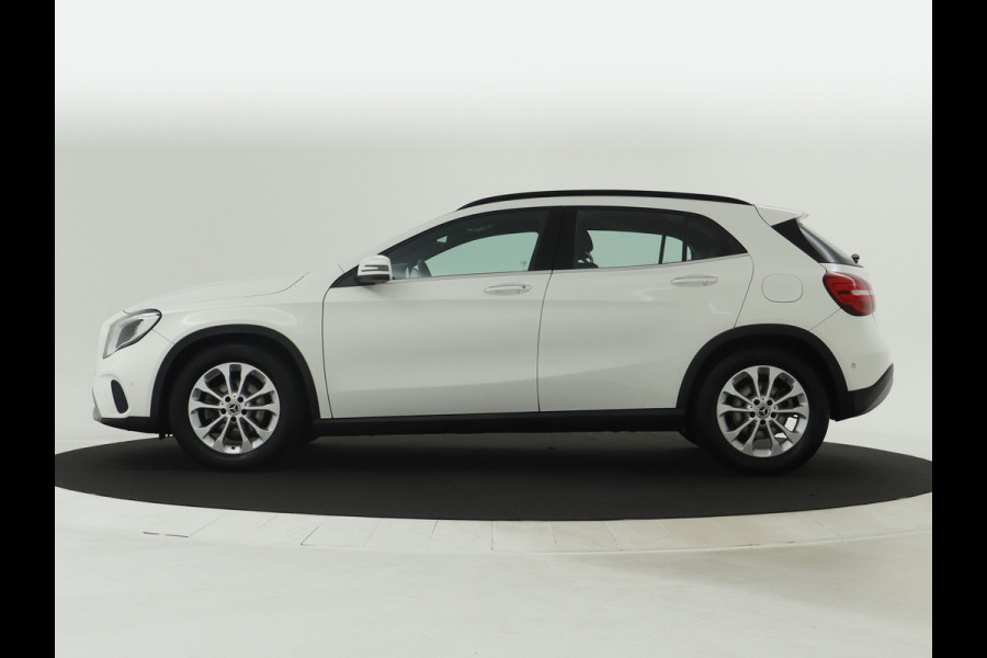 Mercedes-Benz GLA 180 Business Solution Limited | Dual Climate Control | Camera | Parkeersensoren | Navigatie | Stoelverwarming | Inclusief 24 maanden MB Certified garantie voor Europa.
