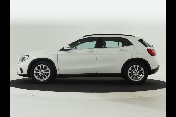 Mercedes-Benz GLA 180 Business Solution Limited | Dual Climate Control | Camera | Parkeersensoren | Navigatie | Stoelverwarming | Inclusief 24 maanden MB Certified garantie voor Europa.