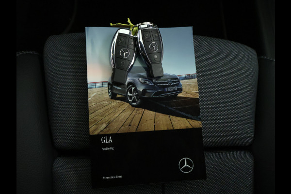 Mercedes-Benz GLA 180 Business Solution Limited | Dual Climate Control | Camera | Parkeersensoren | Navigatie | Stoelverwarming | Inclusief 24 maanden MB Certified garantie voor Europa.