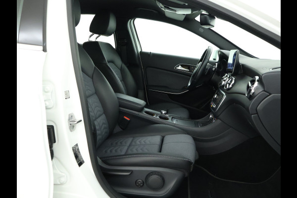 Mercedes-Benz GLA 180 Business Solution Limited | Dual Climate Control | Camera | Parkeersensoren | Navigatie | Stoelverwarming | Inclusief 24 maanden MB Certified garantie voor Europa.
