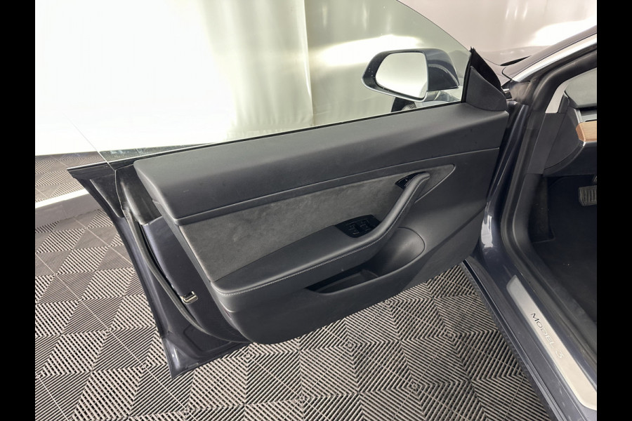 Tesla Model 3 Standard RWD Plus 60 kWh [ 3-Fase ] (INCL-BTW) Aut. *PANO | AUTO-PILOT | FULL-LEATHER | KEYLESS | FULL-LED | MEMORY-PACK | SURROUND-VIEW | DAB | CARPLAY | DIGI-COCKPIT | LANE-ASSIST | COMFORT-SEATS | 18"ALU*