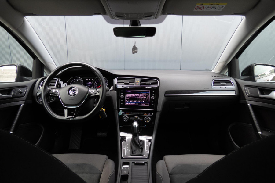 Volkswagen Golf 1.5 TSI Highline Business R | R-LINE | ACC | PDC | NAVI | LED