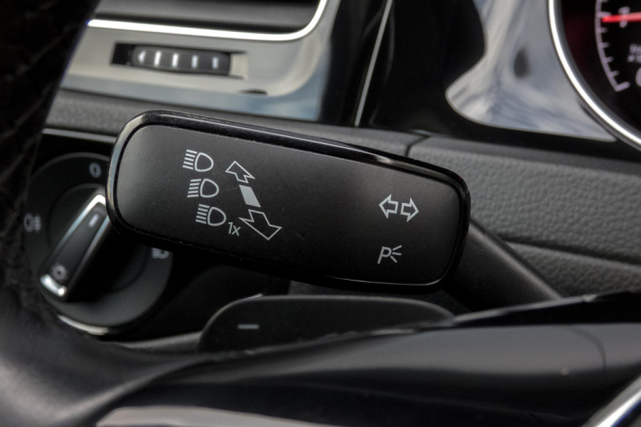 Volkswagen Golf 1.5 TSI Highline Business R | R-LINE | ACC | PDC | NAVI | LED