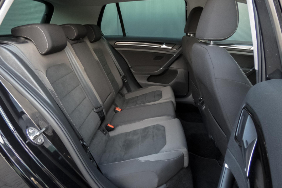Volkswagen Golf 1.5 TSI Highline Business R | R-LINE | ACC | PDC | NAVI | LED