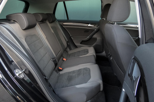 Volkswagen Golf 1.5 TSI Highline Business R | R-LINE | ACC | PDC | NAVI | LED