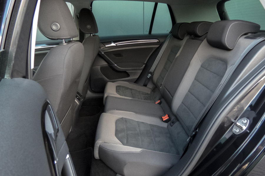 Volkswagen Golf 1.5 TSI Highline Business R | R-LINE | ACC | PDC | NAVI | LED