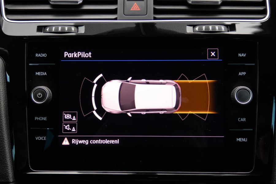 Volkswagen Golf 1.5 TSI Highline Business R | R-LINE | ACC | PDC | NAVI | LED
