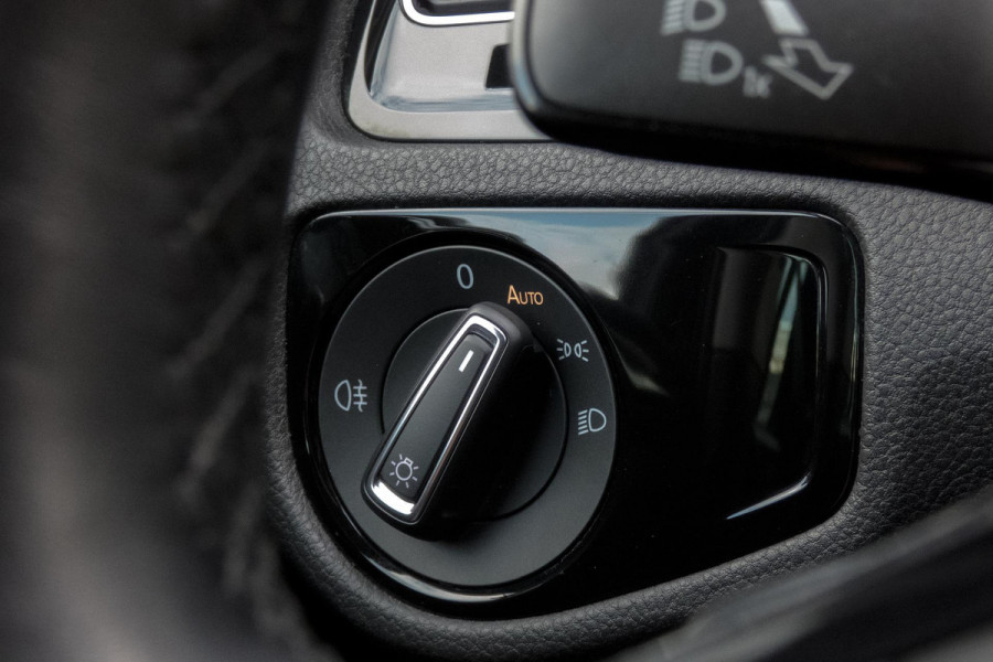 Volkswagen Golf 1.5 TSI Highline Business R | R-LINE | ACC | PDC | NAVI | LED