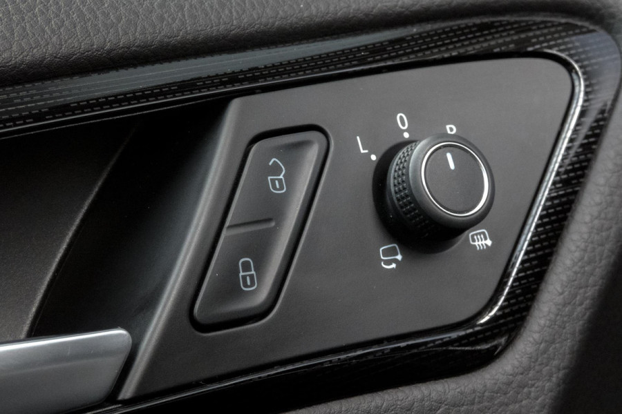 Volkswagen Golf 1.5 TSI Highline Business R | R-LINE | ACC | PDC | NAVI | LED