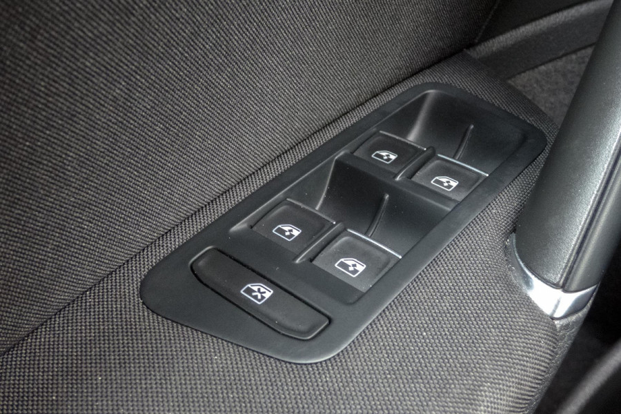 Volkswagen Golf 1.5 TSI Highline Business R | R-LINE | ACC | PDC | NAVI | LED