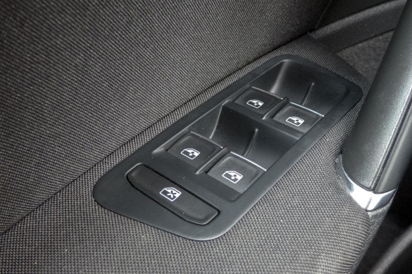 Volkswagen Golf 1.5 TSI Highline Business R | R-LINE | ACC | PDC | NAVI | LED