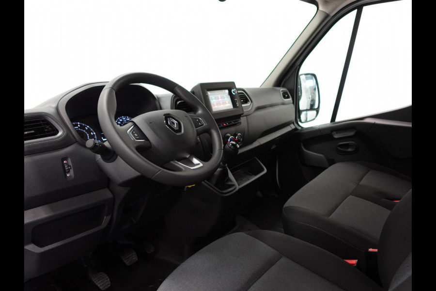Renault Master T33 2.3 dCi 135 L2H2 BPM VRIJ ! Airco Cruise control Parkeersensoren Navigatie Trekhaak