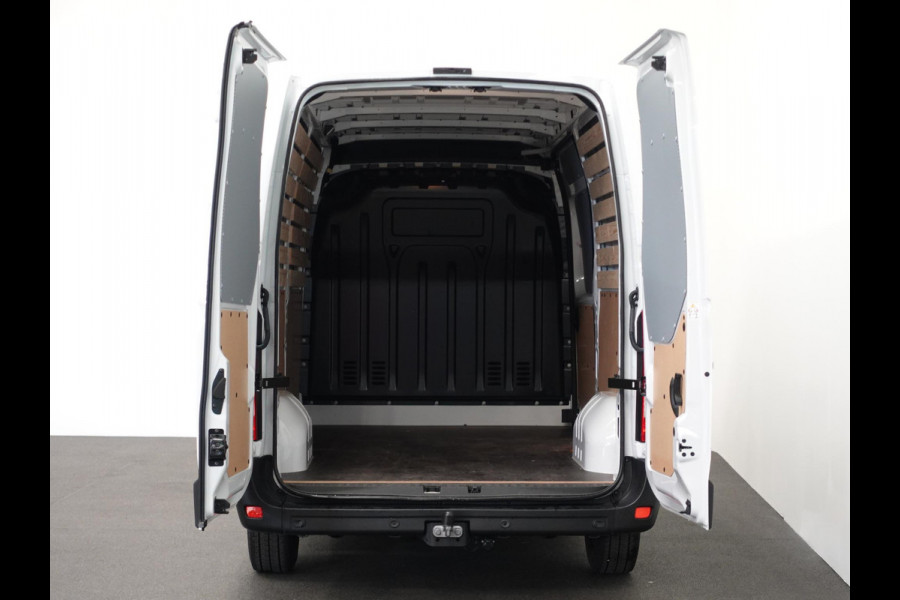 Renault Master T33 2.3 dCi 135 L2H2 BPM VRIJ ! Airco Cruise control Parkeersensoren Navigatie Trekhaak