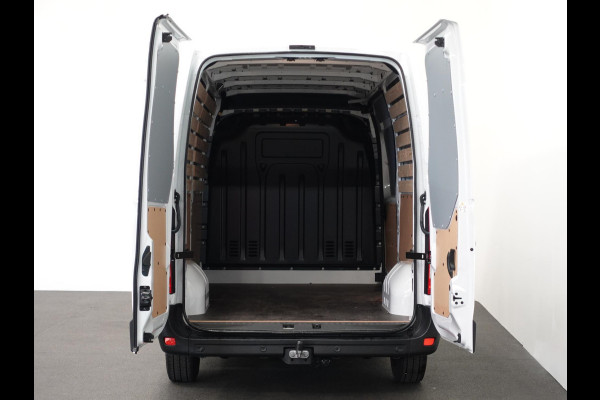 Renault Master T33 2.3 dCi 135 L2H2 BPM VRIJ ! Airco Cruise control Parkeersensoren Navigatie Trekhaak