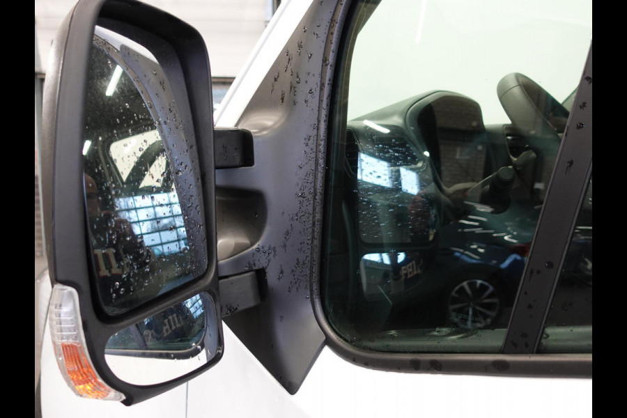 Renault Master T33 2.3 dCi 135 L2H2 BPM VRIJ ! Airco Cruise control Parkeersensoren Navigatie Trekhaak