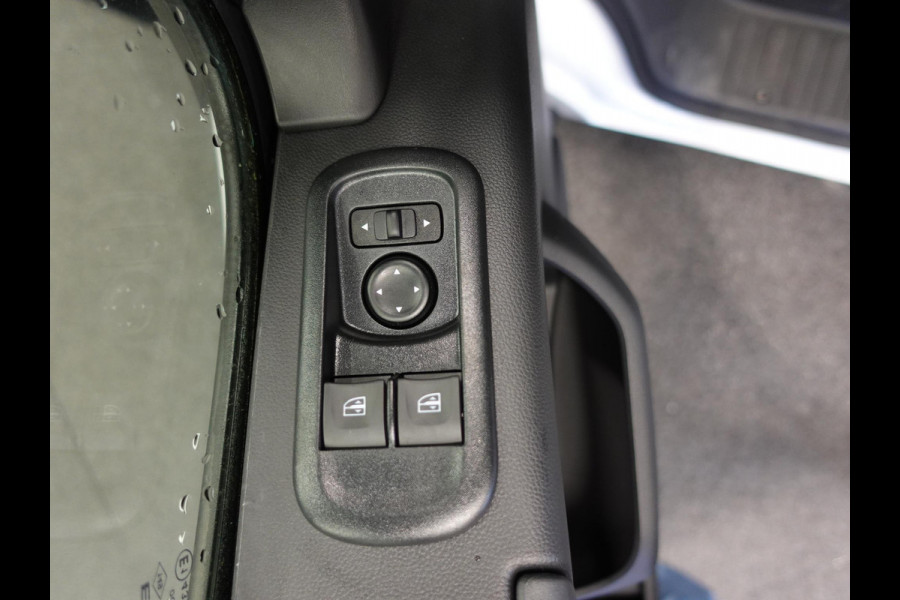 Renault Master T33 2.3 dCi 135 L2H2 BPM VRIJ ! Airco Cruise control Parkeersensoren Navigatie Trekhaak