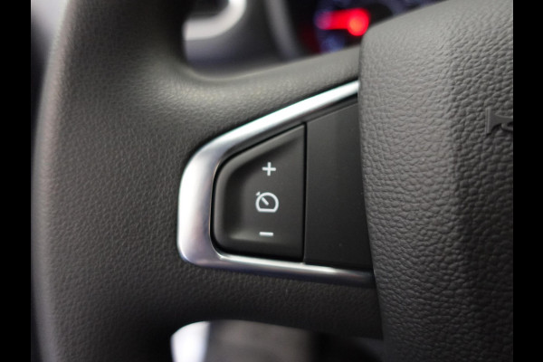 Renault Master T33 2.3 dCi 135 L2H2 BPM VRIJ ! Airco Cruise control Parkeersensoren Navigatie Trekhaak