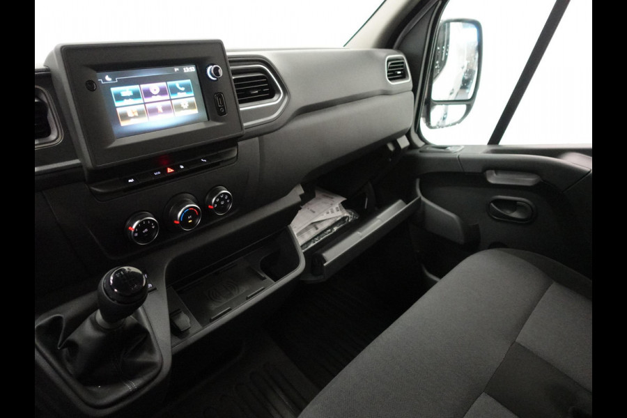 Renault Master T33 2.3 dCi 135 L2H2 BPM VRIJ ! Airco Cruise control Parkeersensoren Navigatie Trekhaak