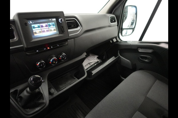 Renault Master T33 2.3 dCi 135 L2H2 BPM VRIJ ! Airco Cruise control Parkeersensoren Navigatie Trekhaak