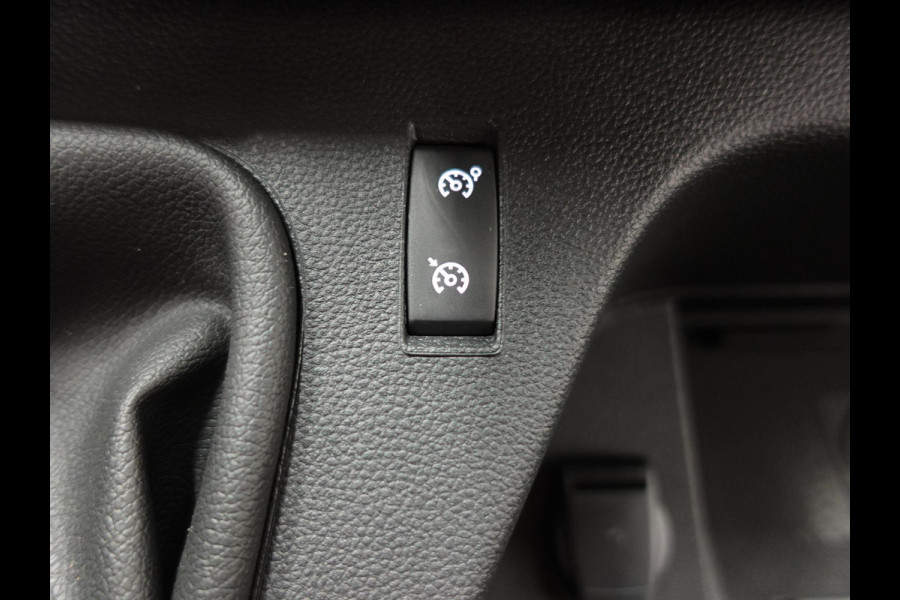Renault Master T33 2.3 dCi 135 L2H2 BPM VRIJ ! Airco Cruise control Parkeersensoren Navigatie Trekhaak