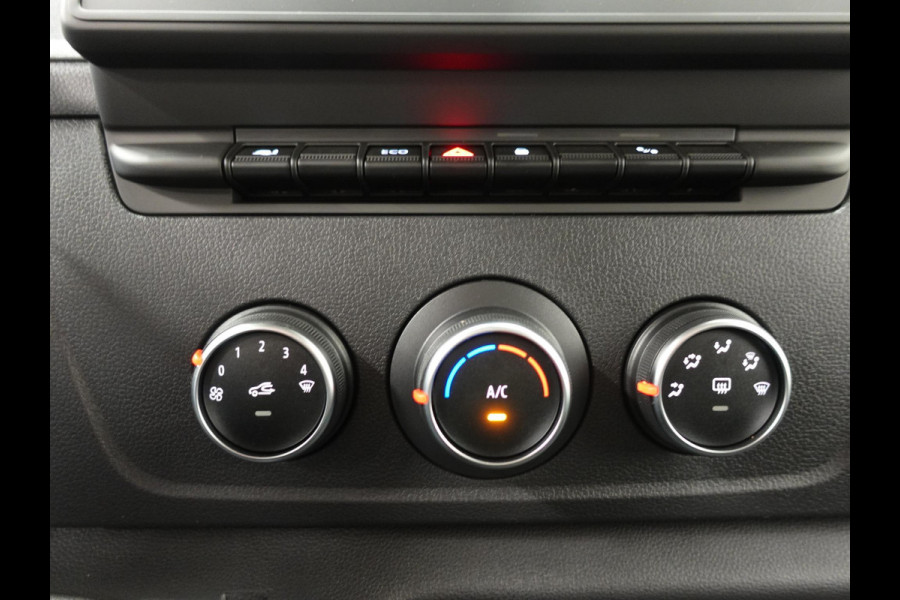 Renault Master T33 2.3 dCi 135 L2H2 BPM VRIJ ! Airco Cruise control Parkeersensoren Navigatie Trekhaak