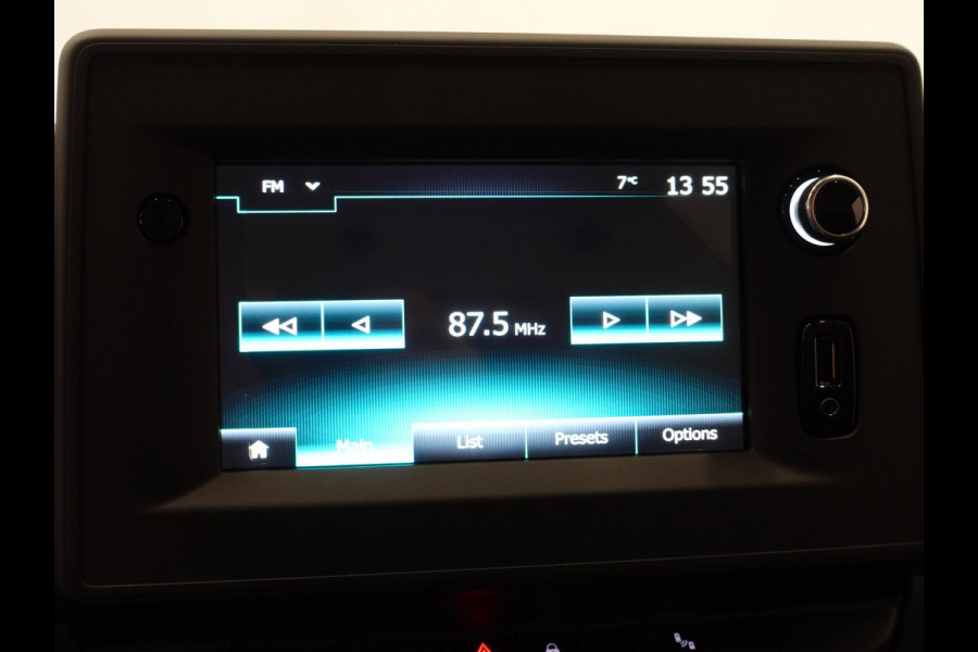 Renault Master T33 2.3 dCi 135 L2H2 BPM VRIJ ! Airco Cruise control Parkeersensoren Navigatie Trekhaak