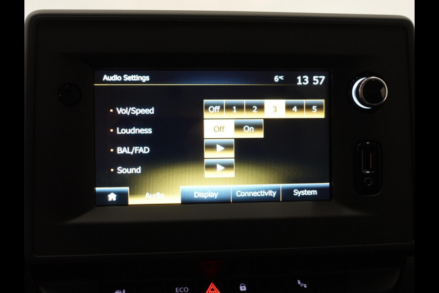 Renault Master T33 2.3 dCi 135 L2H2 BPM VRIJ ! Airco Cruise control Parkeersensoren Navigatie Trekhaak