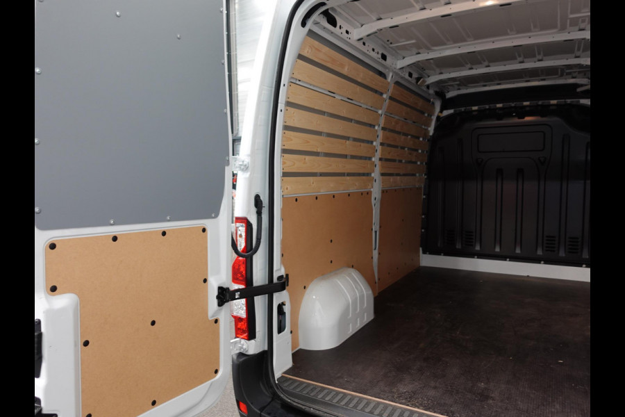 Renault Master T33 2.3 dCi 135 L2H2 BPM VRIJ ! Airco Cruise control Parkeersensoren Navigatie Trekhaak