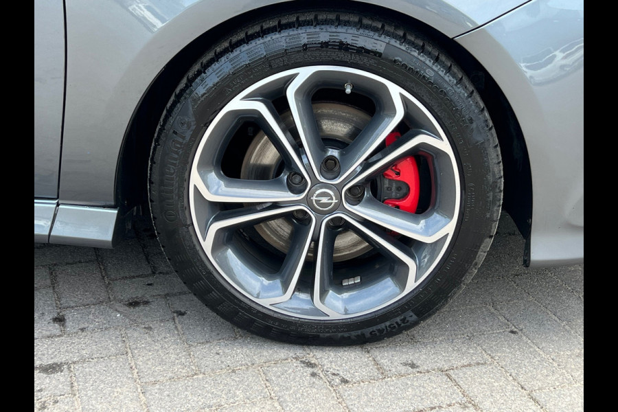 Opel Corsa 1.4 GSi 150 PK | Recaro Stoelen | Bi-Xenon | Stoel + Stuurverwarming