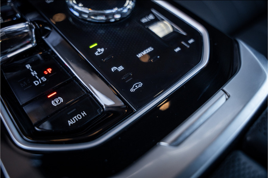 BMW 7 Serie M760e xDrive - M Sport | Sky Lounge | B&W | Massage
