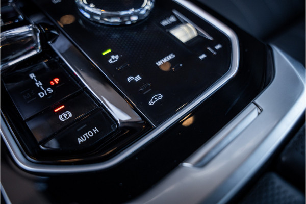 BMW 7 Serie M760e xDrive - M Sport | Sky Lounge | B&W | Massage