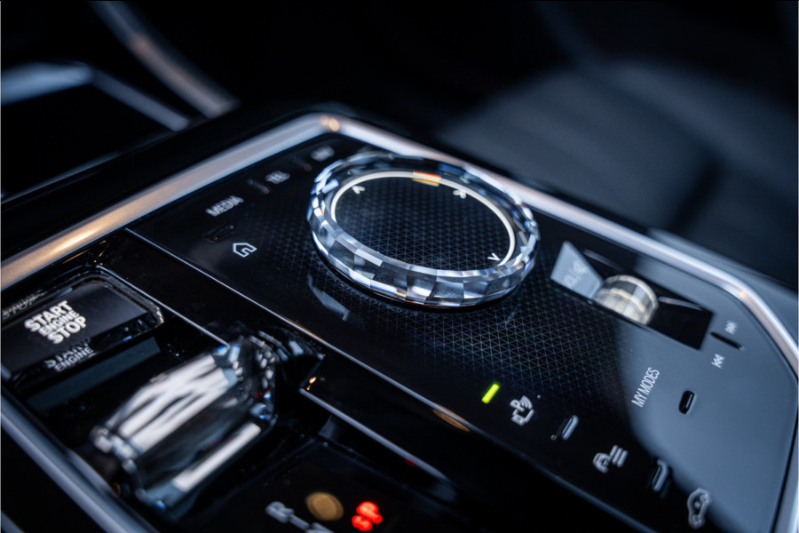 BMW 7 Serie M760e xDrive - M Sport | Sky Lounge | B&W | Massage