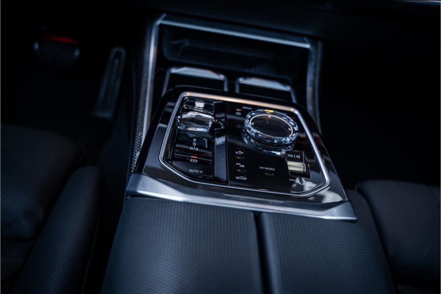 BMW 7 Serie M760e xDrive - M Sport | Sky Lounge | B&W | Massage