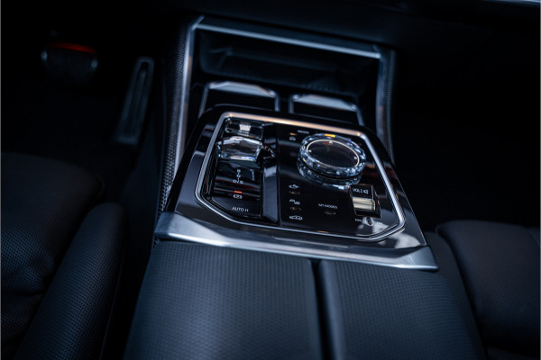 BMW 7 Serie M760e xDrive - M Sport | Sky Lounge | B&W | Massage