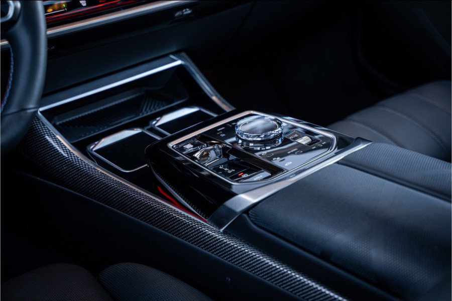 BMW 7 Serie M760e xDrive - M Sport | Sky Lounge | B&W | Massage