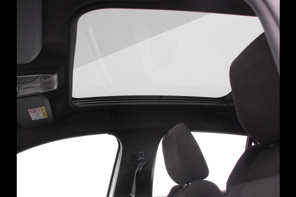 Opel Corsa 1.2 GS Panorama dak Digitale Cockpit Climate Control Dab Camera Parkeersensoren Cruise control LED Verwarmde voorstoelen Stuurwiel verwarmd Navigatie Climate control Apple carplay/ Android Auto Parkeer sensoren voor en achter