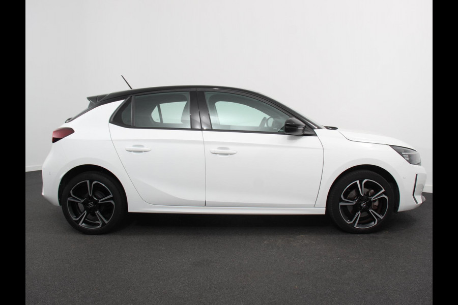 Opel Corsa 1.2 GS Panorama dak Digitale Cockpit Climate Control Dab Camera Parkeersensoren Cruise control LED Verwarmde voorstoelen Stuurwiel verwarmd Navigatie Climate control Apple carplay/ Android Auto Parkeer sensoren voor en achter
