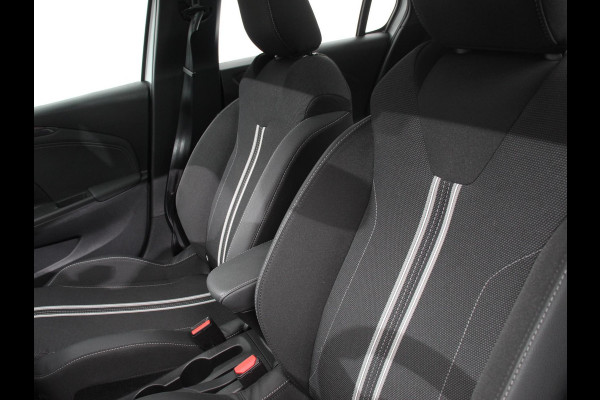 Opel Corsa 1.2 GS Panorama dak Digitale Cockpit Climate Control Dab Camera Parkeersensoren Cruise control LED Verwarmde voorstoelen Stuurwiel verwarmd Navigatie Climate control Apple carplay/ Android Auto Parkeer sensoren voor en achter