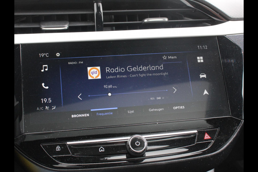 Opel Corsa 1.2 GS Panorama dak Digitale Cockpit Climate Control Dab Camera Parkeersensoren Cruise control LED Verwarmde voorstoelen Stuurwiel verwarmd Navigatie Climate control Apple carplay/ Android Auto Parkeer sensoren voor en achter