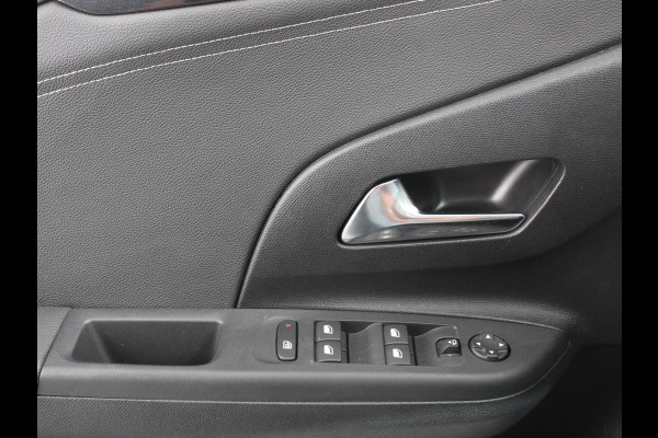 Opel Corsa 1.2 GS Panorama dak Digitale Cockpit Climate Control Dab Camera Parkeersensoren Cruise control LED Verwarmde voorstoelen Stuurwiel verwarmd Navigatie Climate control Apple carplay/ Android Auto Parkeer sensoren voor en achter
