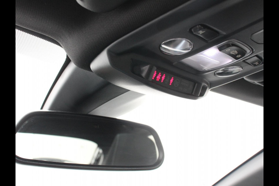 Opel Corsa 1.2 GS Panorama dak Digitale Cockpit Climate Control Dab Camera Parkeersensoren Cruise control LED Verwarmde voorstoelen Stuurwiel verwarmd Navigatie Climate control Apple carplay/ Android Auto Parkeer sensoren voor en achter