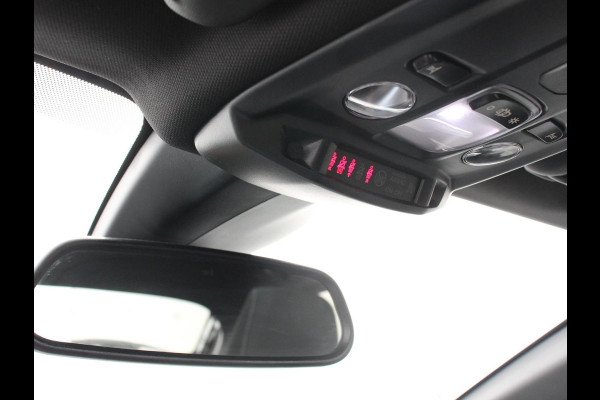 Opel Corsa 1.2 GS Panorama dak Digitale Cockpit Climate Control Dab Camera Parkeersensoren Cruise control LED Verwarmde voorstoelen Stuurwiel verwarmd Navigatie Climate control Apple carplay/ Android Auto Parkeer sensoren voor en achter