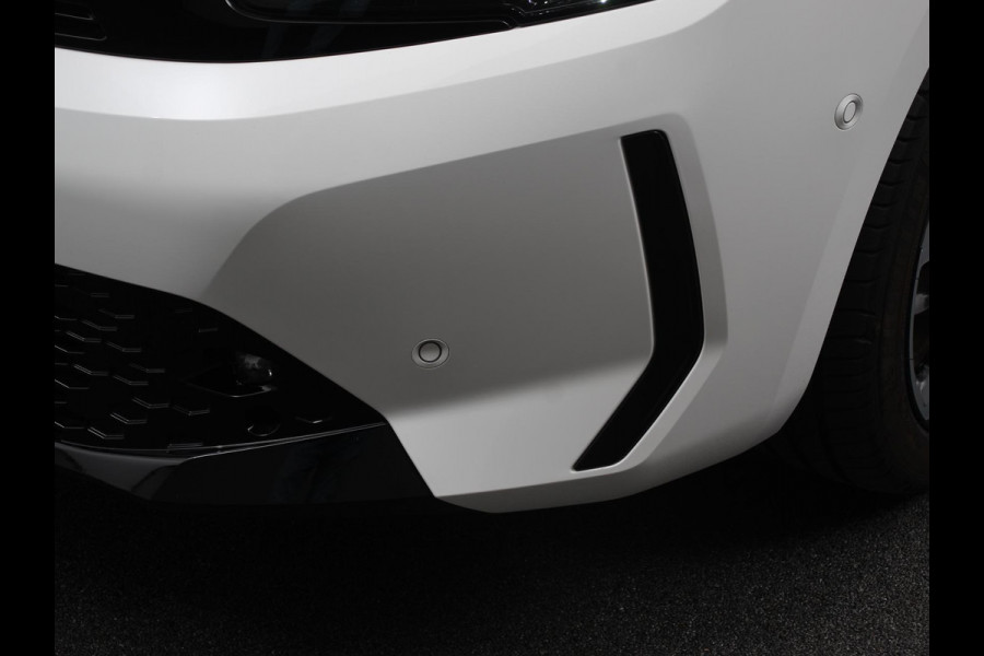 Opel Corsa 1.2 GS Panorama dak Digitale Cockpit Climate Control Dab Camera Parkeersensoren Cruise control LED Verwarmde voorstoelen Stuurwiel verwarmd Navigatie Climate control Apple carplay/ Android Auto Parkeer sensoren voor en achter