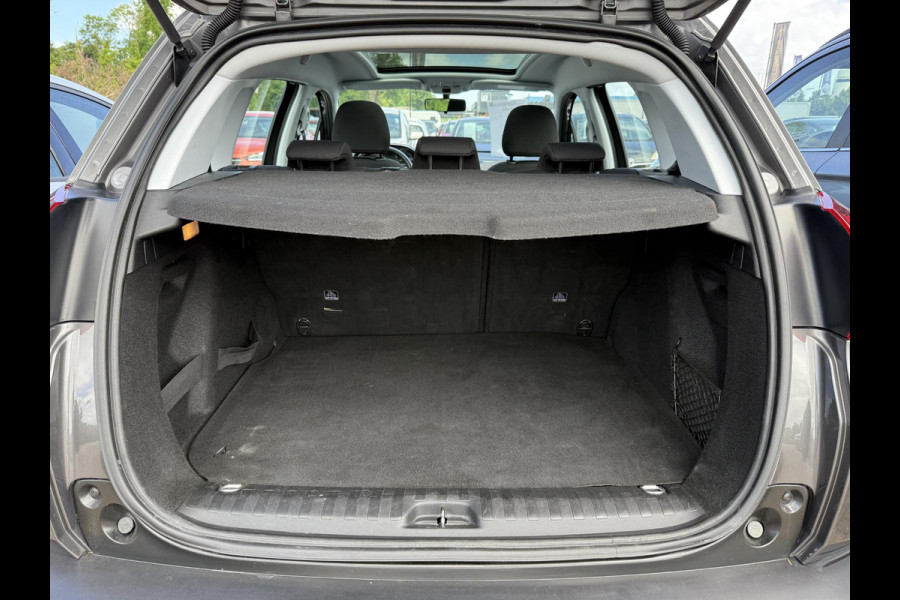Peugeot 2008 1.2 PureTech Blue Lion Navi,Pano,Trekhaak,110pk,Airco,Cruise,Pdc,Dealer Onderhouden,Lmv,Nieuwe Apk bij Aflevering