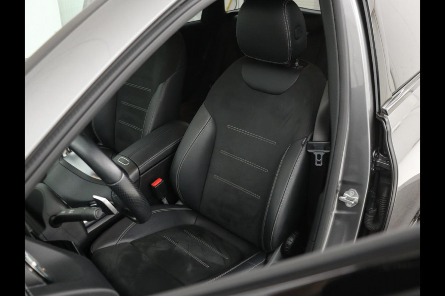 Mercedes-Benz B-Klasse 250e AMG Night | Stoelverwarming | Camera | Carplay | Sfeerverlichting | Leder/Alcantara | Full LED | Widescreen