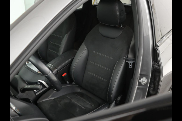 Mercedes-Benz B-Klasse 250e AMG Night | Stoelverwarming | Camera | Carplay | Sfeerverlichting | Leder/Alcantara | Full LED | Widescreen